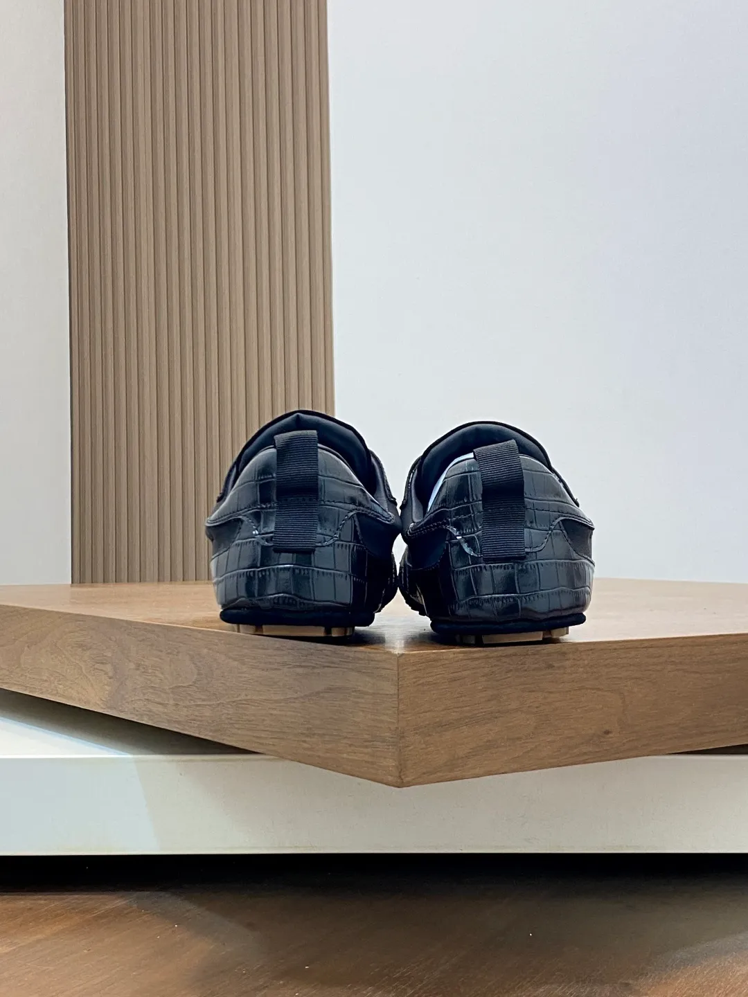 Men's shoes 💰580 2025👉D&G calfskin logo men's casual shoes. As a symbol of exquisite craftsmanship and exquisite details, it is newly embellished with the electroplated DG logo, and high-frequency technology creates a three-dimensional silhouette. Imported cowhide upper + cowhide lining + original rubber outsole 😎😎😎, hand-sewing technology, a must-have item for summer ✈️✈️✈️ Size: 39-44 (38.45 46 customized)